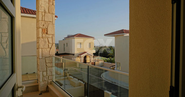 Luxury Three Bedroom Villa Just 400m from the Beach in Kissonerga, Paphos