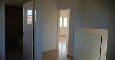 Luxury Three Bedroom Villa Just 400m from the Beach in Kissonerga, Paphos