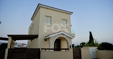 Luxury Three Bedroom Villa Just 400m from the Beach in Kissonerga, Paphos