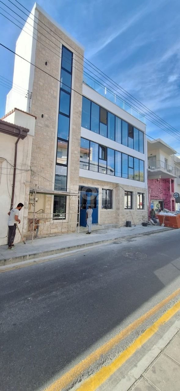 Prime, Fully Renovated Office Building for Rent – 3 Floors, 600 sqm, Rooftop Garden, Near Seafront with Parking