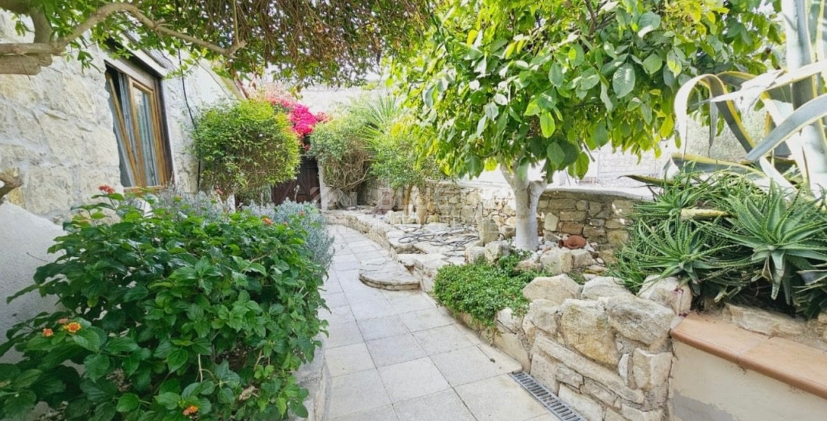 Charming three-Bedroom Stone Bungalow in Koili, Paphos