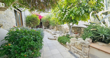 Charming three-Bedroom Stone Bungalow in Koili, Paphos