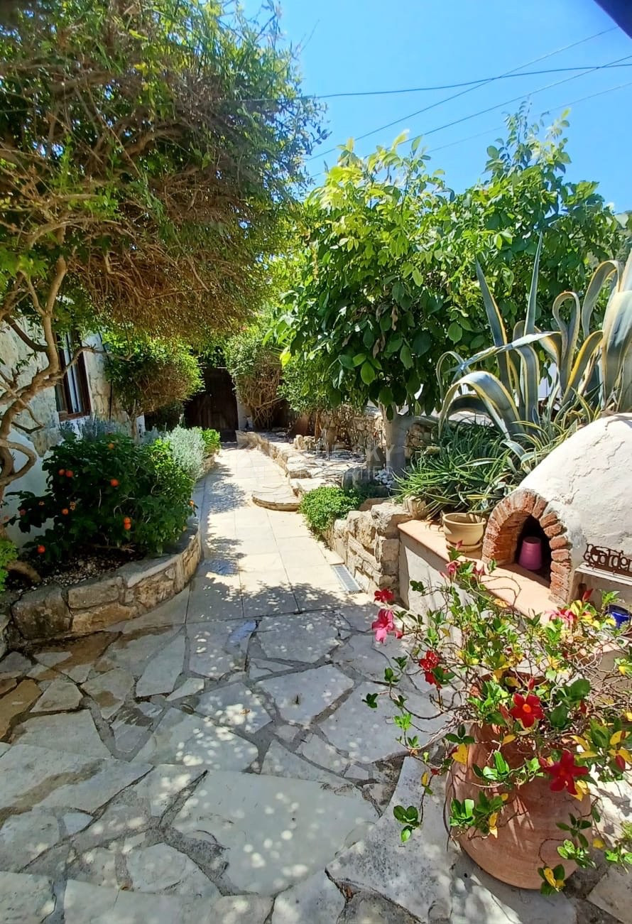 Charming three-Bedroom Stone Bungalow in Koili, Paphos