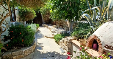 Charming three-Bedroom Stone Bungalow in Koili, Paphos