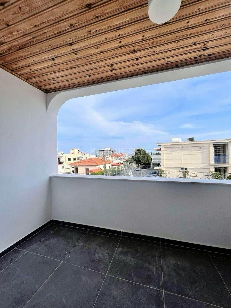 Fully Renovated-Modern Design, Two Bedroom Upper Floor Apartment In Ypsonas Area