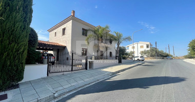 A Panoramic Four Bedroom Villa In Armou