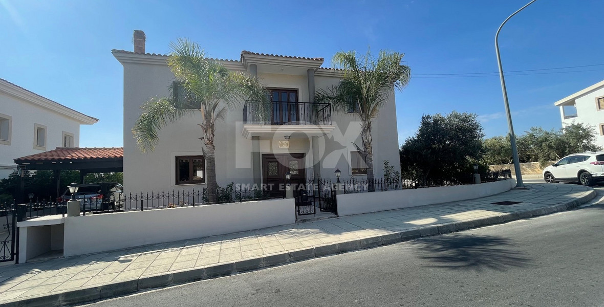 A Panoramic Four Bedroom Villa In Armou