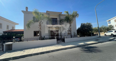 A Panoramic Four Bedroom Villa In Armou