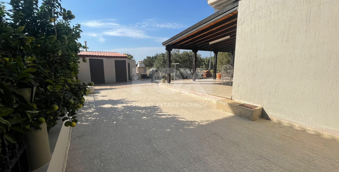 A Panoramic Four Bedroom Villa In Armou