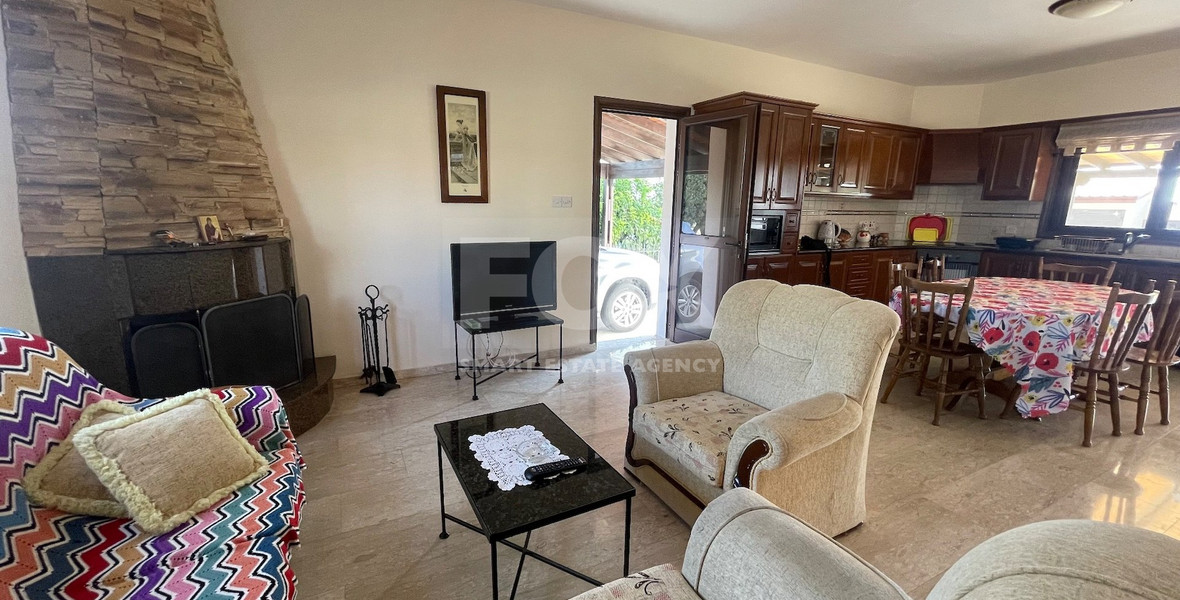 A Panoramic Four Bedroom Villa In Armou