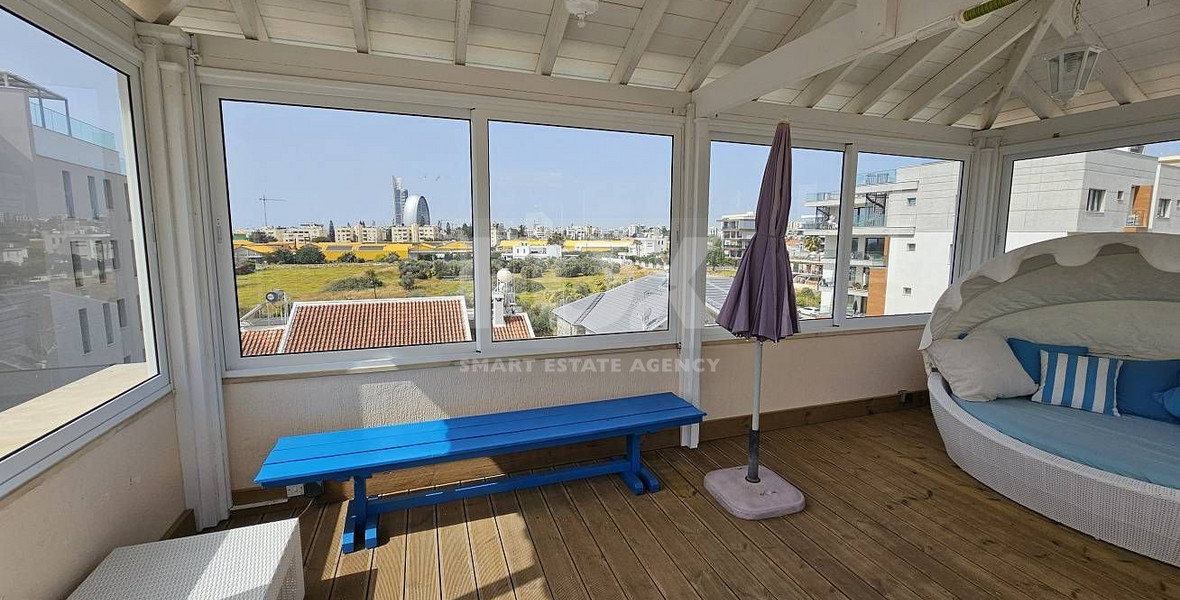 FOR RENT LARGE THREE-BEDROOM PENTHOUSE IN GERMASOGIA TOURIST AREA, JUST 50 METERS FROM THE BEACH