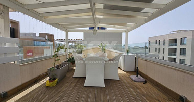 Luxurious fully furnished three bedroom penthouse for rent in Germasogeia Tourist Area