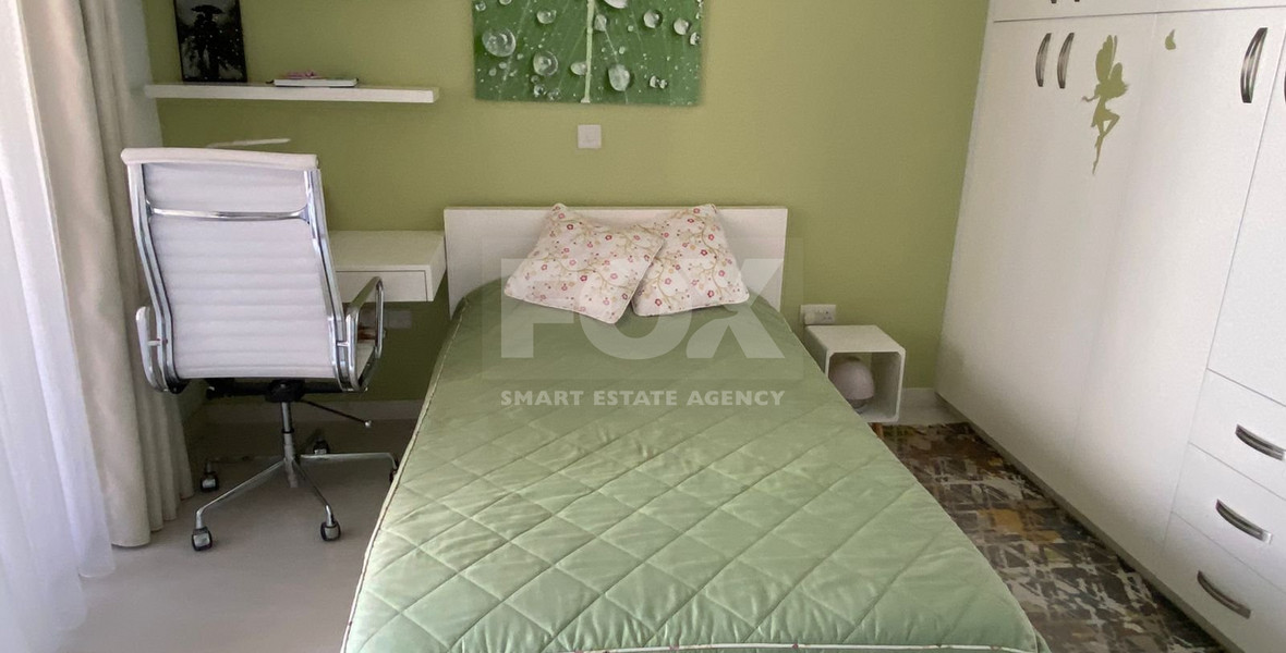 FOR RENT LARGE THREE-BEDROOM PENTHOUSE IN GERMASOGIA TOURIST AREA, JUST 50 METERS FROM THE BEACH