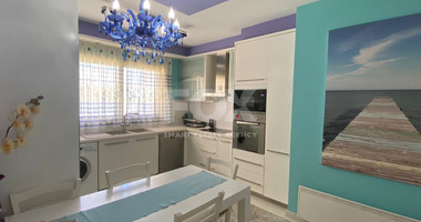 FOR RENT LARGE THREE-BEDROOM PENTHOUSE IN GERMASOGIA TOURIST AREA, JUST 50 METERS FROM THE BEACH