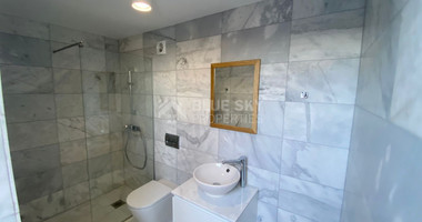 Modern Fully Furnished Apartment with Pool and Roof garden in Germasogeia