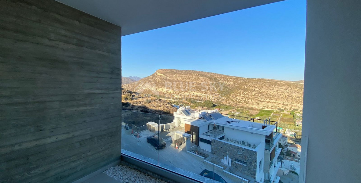 Modern Fully Furnished Apartment with Pool and Roof garden in Germasogeia