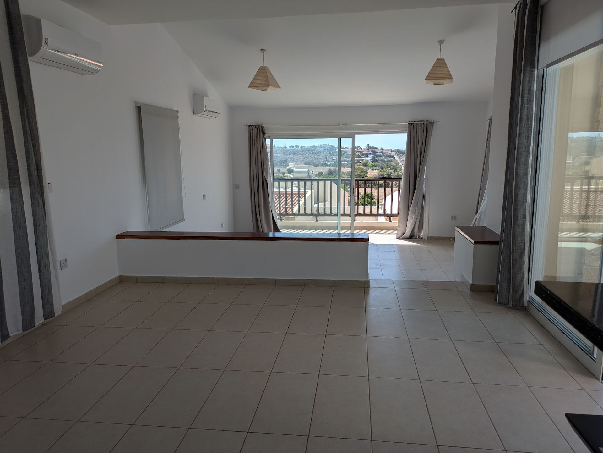 Mieszkanie 4 pokoi 215 m² Chloraka, Cypr