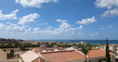 Stunning Four bedroom detached Villa with private swimming pool and unobstructed sea views located in Chloraka, Paphos