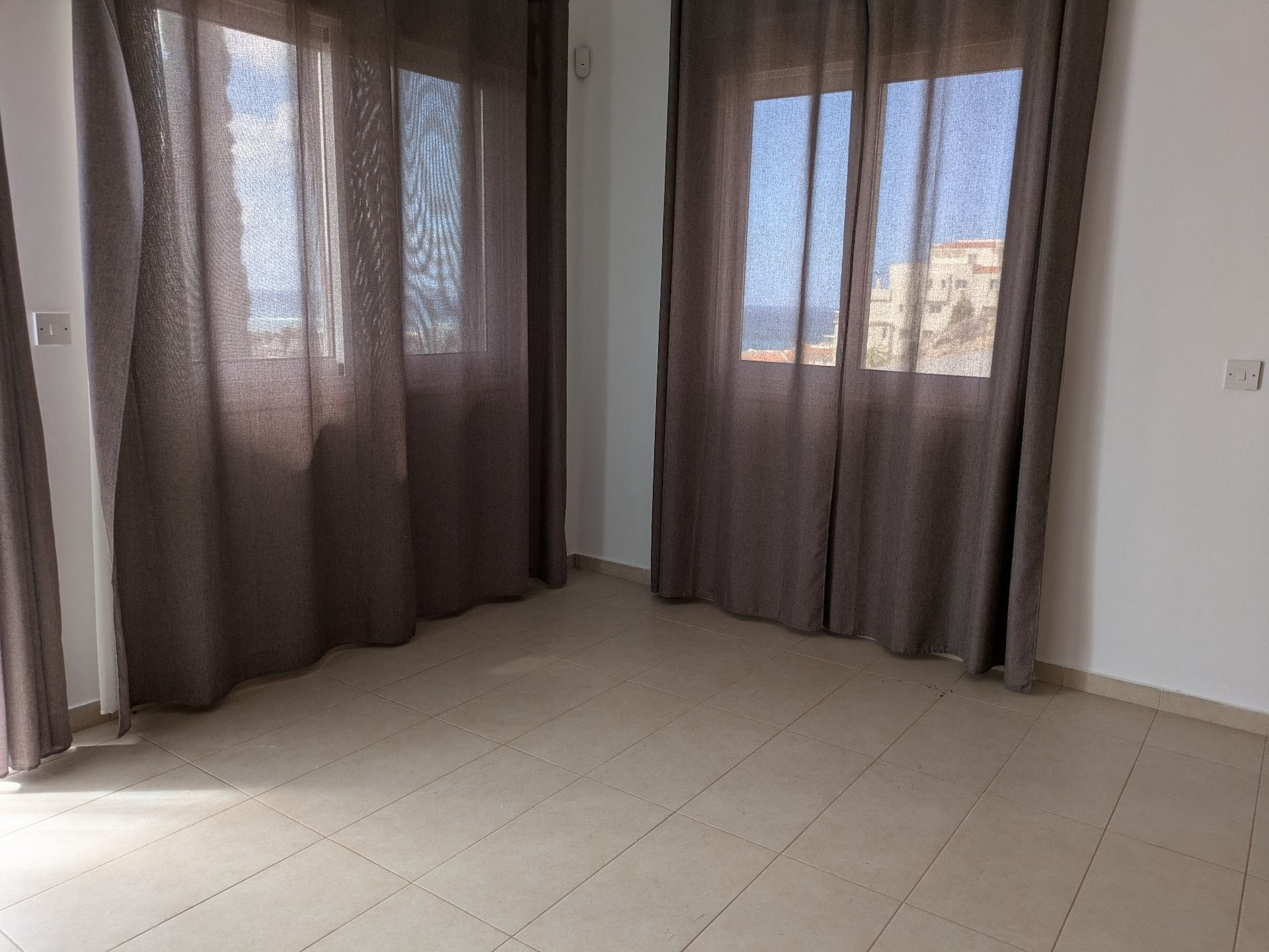 Mieszkanie 4 pokoi 215 m² Chloraka, Cypr