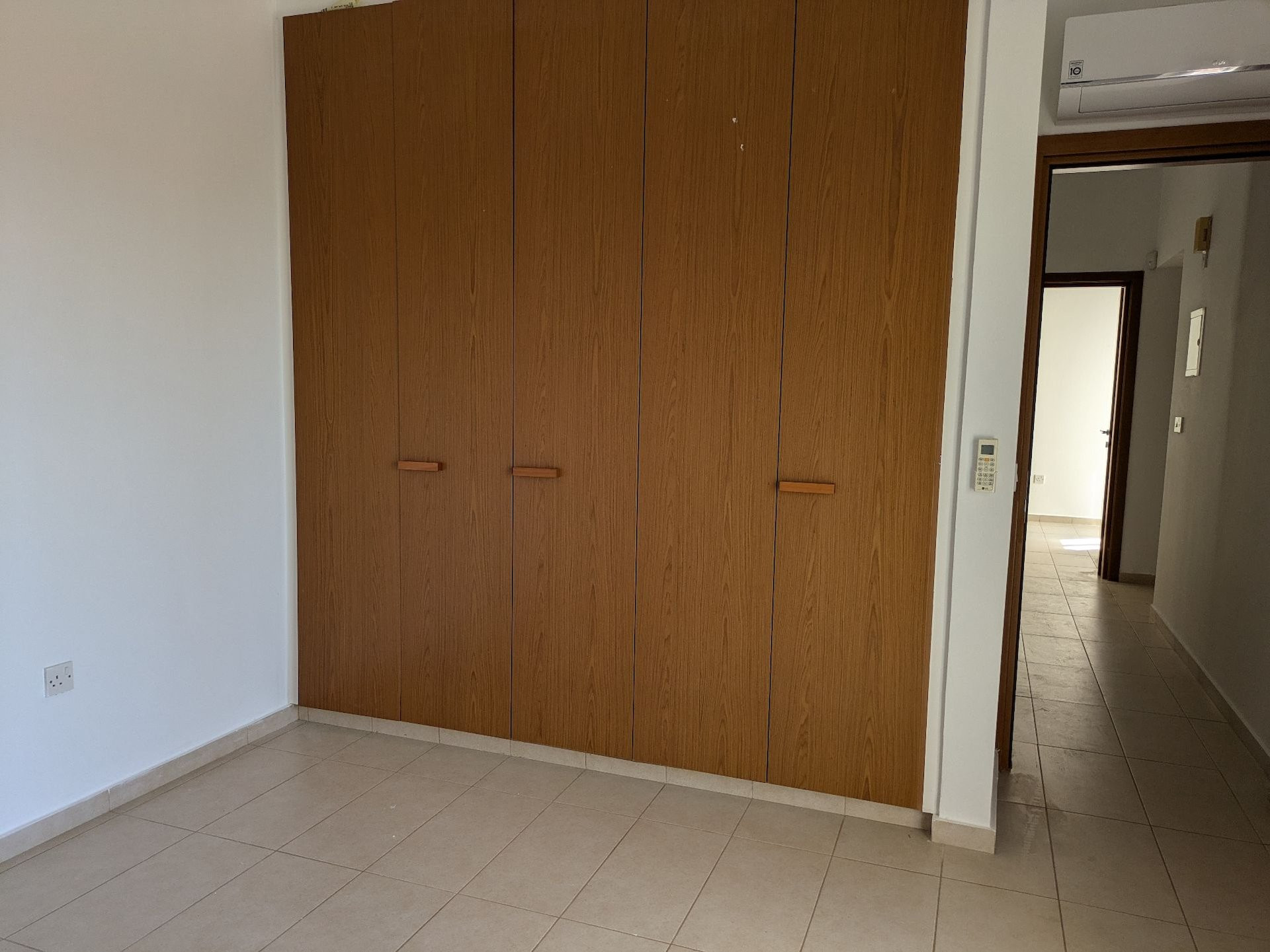 Mieszkanie 4 pokoi 215 m² Chloraka, Cypr