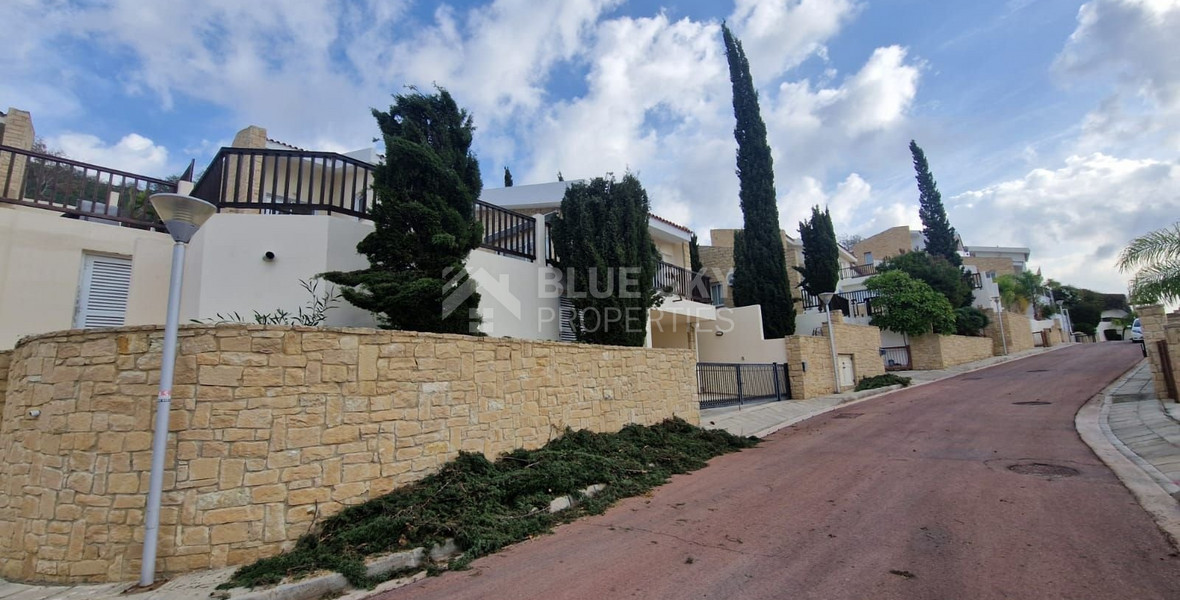 Stunning Four bedroom detached Villa with private swimming pool and unobstructed sea views located in Chloraka, Paphos