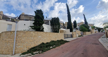 Stunning Four bedroom detached Villa with private swimming pool and unobstructed sea views located in Chloraka, Paphos