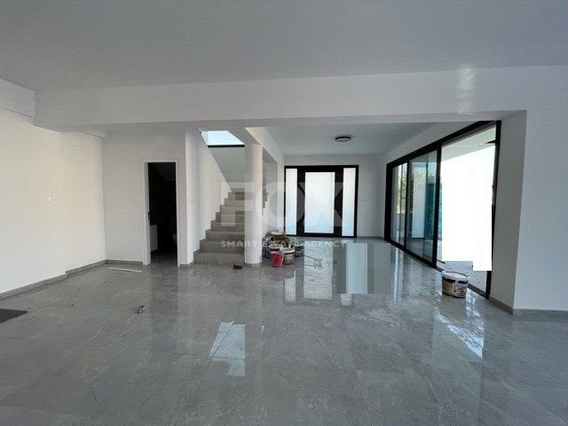 Modern Detached House with overflow swimming Pool in Agios Athanasios