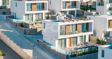 Three bedroom exceptional Villa with Pool in Chlorakas -Ready to move in