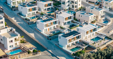 Three bedroom exceptional Villa with Pool in Chlorakas -Ready to move in