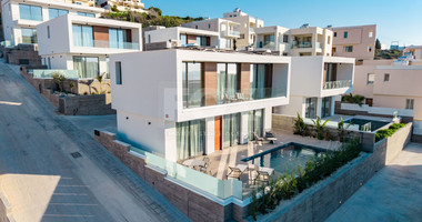 Three bedroom exceptional Villa with Pool in Chlorakas -Ready to move in