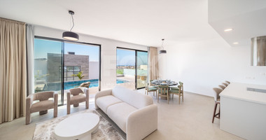 Three bedroom exceptional Villa with Pool in Chlorakas -Ready to move in