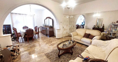 Spacious three bedroom apartment to let in Germasogeia