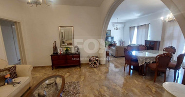 Spacious three bedroom apartment to let in Germasogeia