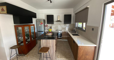 Charming three Bedroom Furnished House in Universal