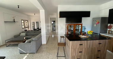 Charming three Bedroom Furnished House in Universal