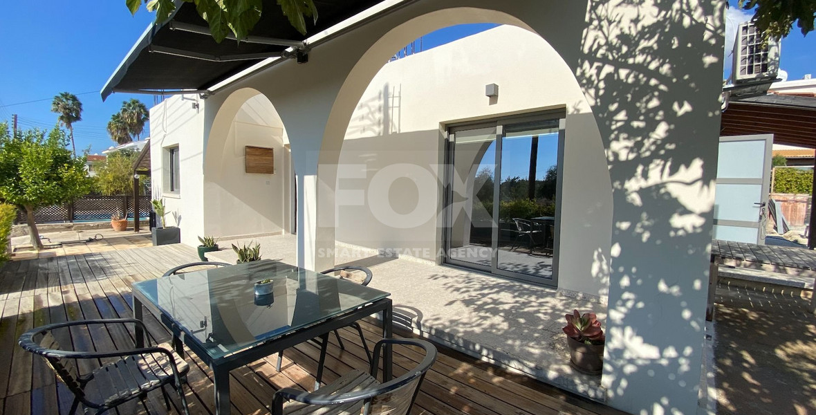 Charming three Bedroom Furnished House in Universal