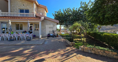 Spacious 5 Bedroom Villa with Private Pool in Fasoula, Limassol