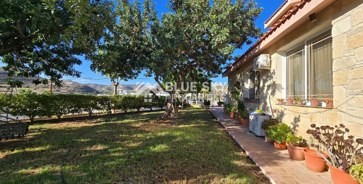 Spacious 5 Bedroom Villa with Private Pool in Fasoula, Limassol