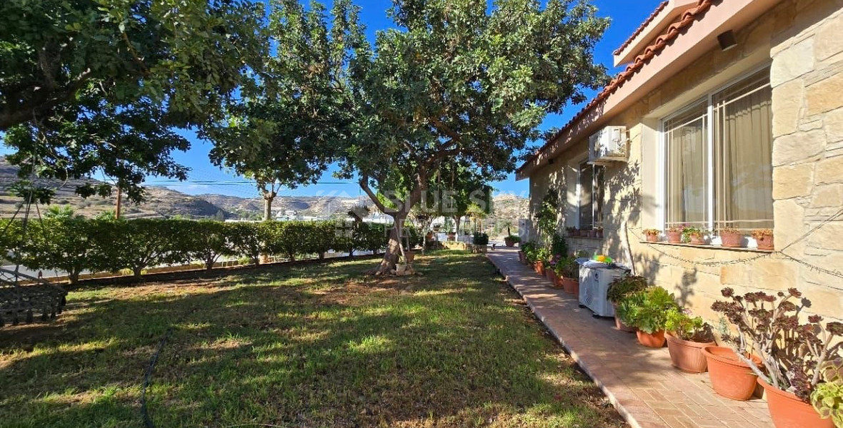 Spacious 5 Bedroom Villa with Private Pool in Fasoula, Limassol