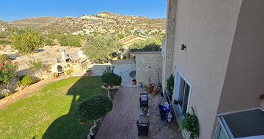 Spacious 5 Bedroom Villa with Private Pool in Fasoula, Limassol