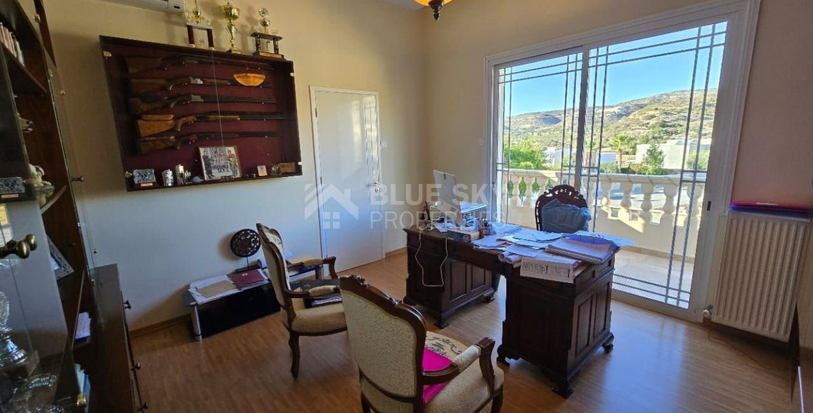 Spacious 5 Bedroom Villa with Private Pool in Fasoula, Limassol