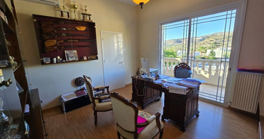 Spacious 5 Bedroom Villa with Private Pool in Fasoula, Limassol