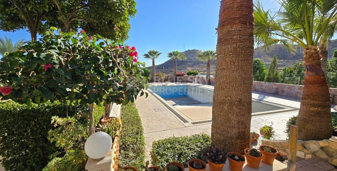 Spacious 5 Bedroom Villa with Private Pool in Fasoula, Limassol