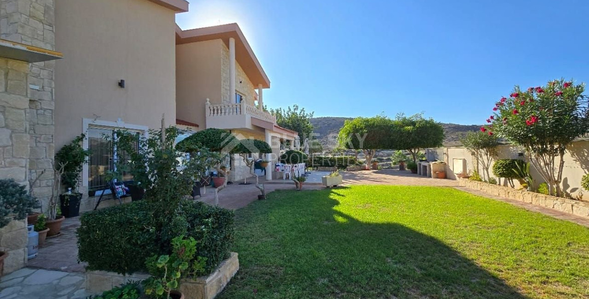 Spacious 5 Bedroom Villa with Private Pool in Fasoula, Limassol