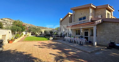 Spacious 5 Bedroom Villa with Private Pool in Fasoula, Limassol