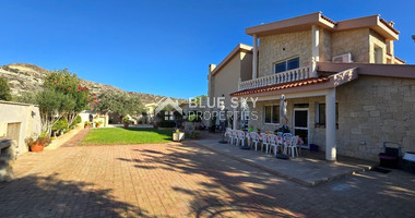 Spacious 5 Bedroom Villa with Private Pool in Fasoula, Limassol
