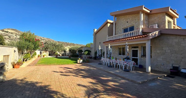 Spacious 5 Bedroom Villa with Private Pool in Fasoula, Limassol