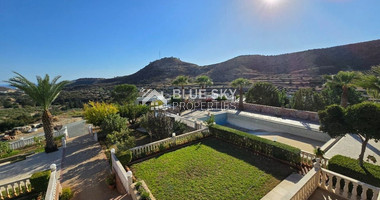 Spacious 5 Bedroom Villa with Private Pool in Fasoula, Limassol