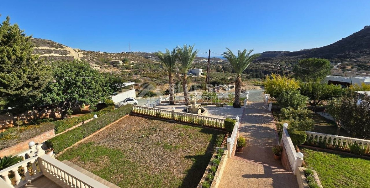 Spacious 5 Bedroom Villa with Private Pool in Fasoula, Limassol