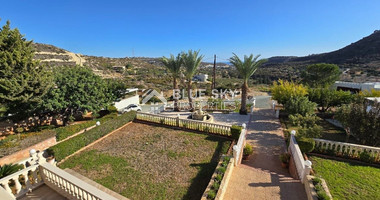 Spacious 5 Bedroom Villa with Private Pool in Fasoula, Limassol